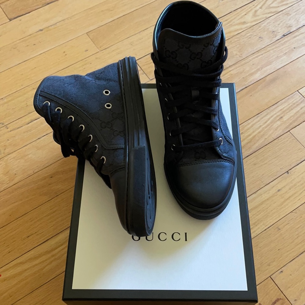 GUCCI Sneakers Like New